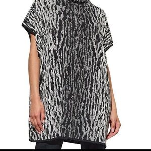 Ming Wang Soft Knit Zebra Print Turtleneck Short Sleeve Tunic. Gorgeous! NWT.